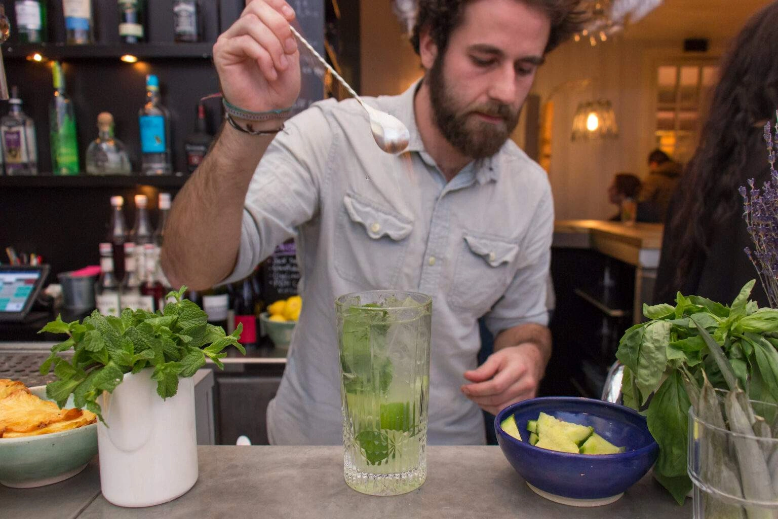 La préparation du cocktail Cucumber – Photo 8