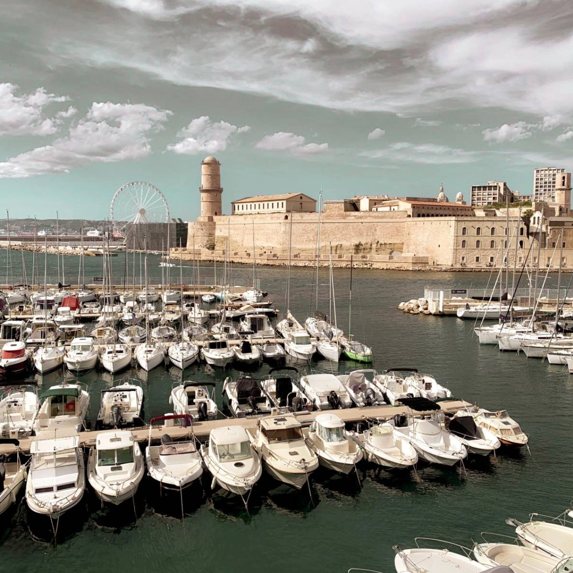 Le restaurant Rowing Club et la vue de sa terrasse