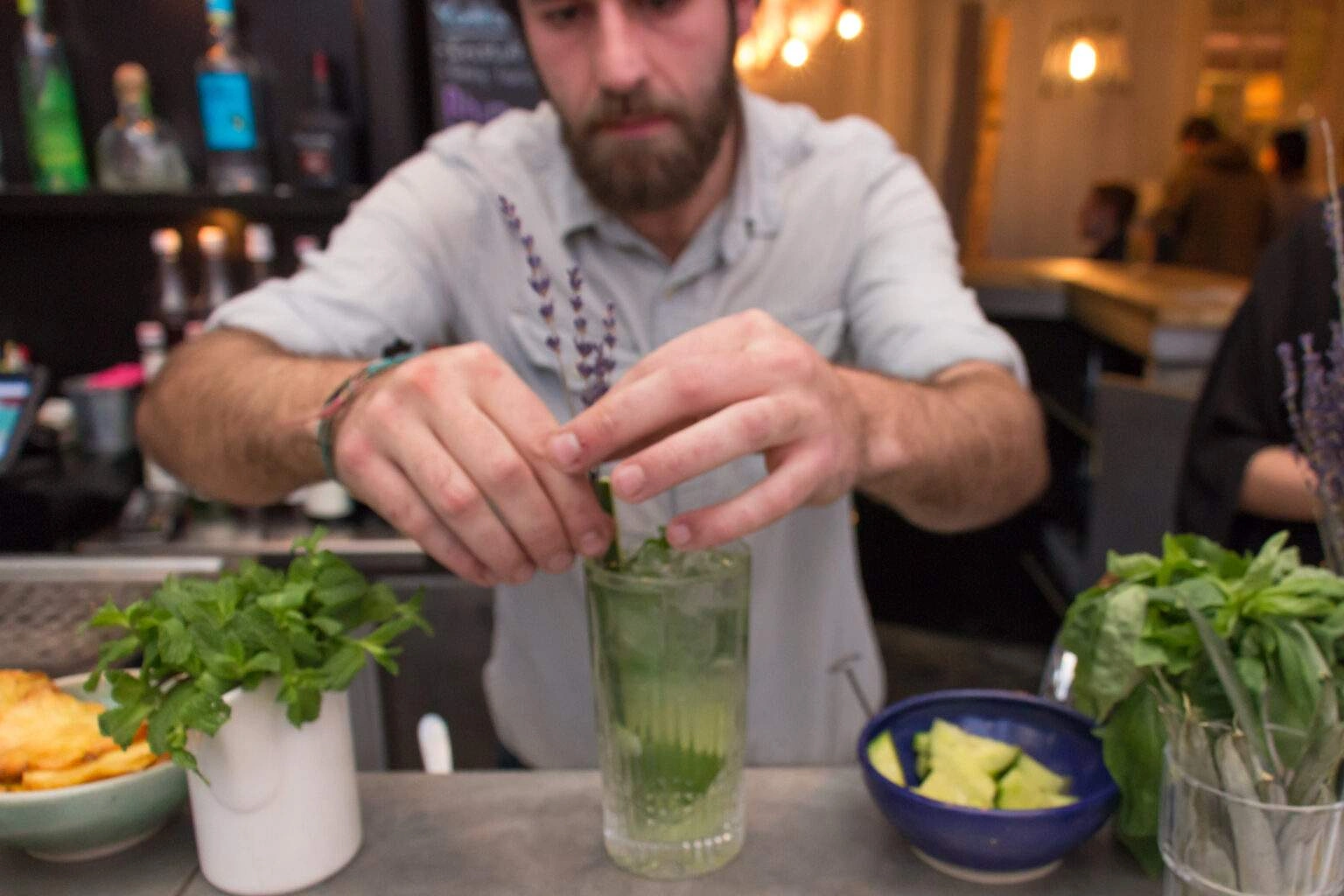 La préparation du cocktail Cucumber – Photo 10