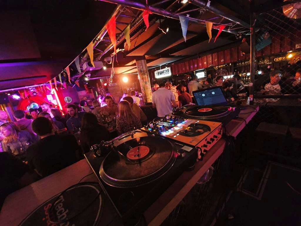 Bars à cocktails à Annecy : où aller et sortir pour une soirée réussie ?