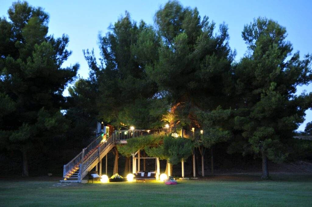 Le Carry Nation Dans Les Arbres, Château de Creissauds, 13400 Aubagne