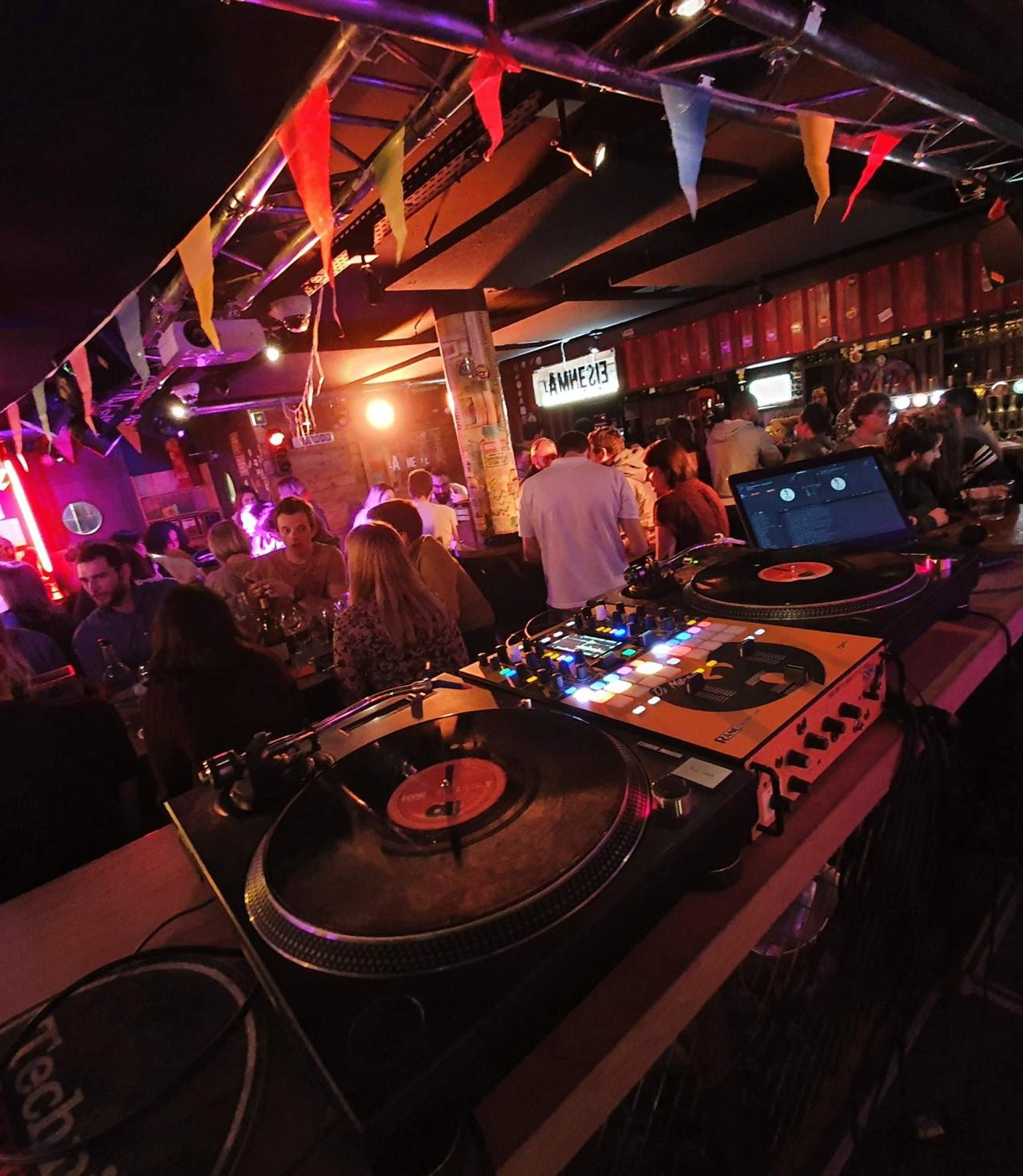 Bars à cocktails à Annecy : où aller et sortir pour une soirée réussie ?